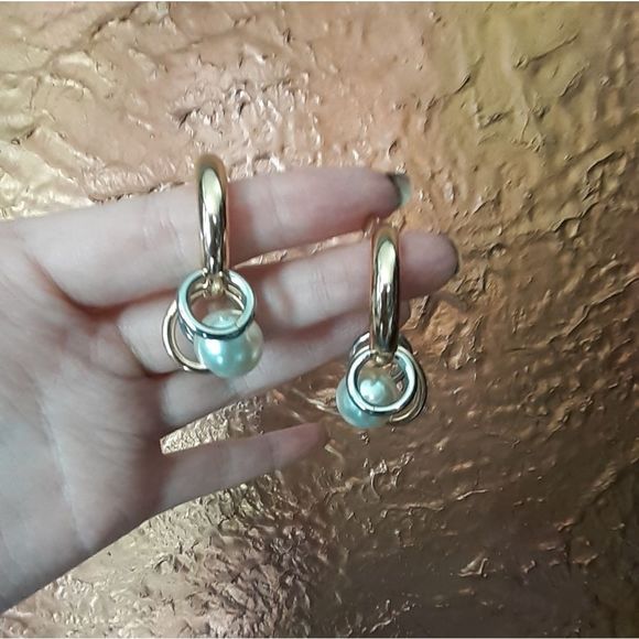 NWOT Zara Faux Pearl Hoop Statement Earrings - Picture 5 of 16